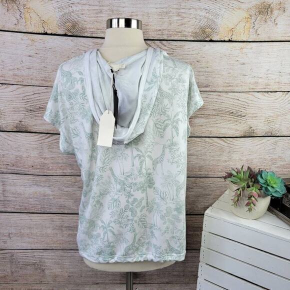 NWT Jane & Delancey Short Sleeve Kangaroo Pocket Giraffe Print Hoodie Small - Picture 4 of 9